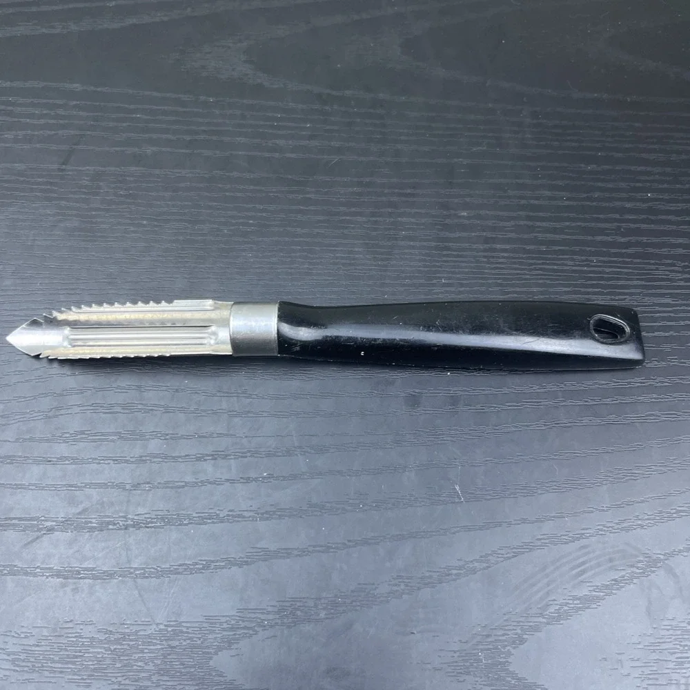 Vintage EKCO Peeler Corer Zig Zag Serrated Stainless Blade Black Handle USA